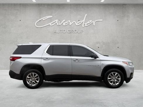 Used 2021 Chevrolet Traverse LS FWD image 17