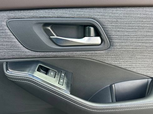 Certified 2023 Nissan Rogue SV FWD image 20