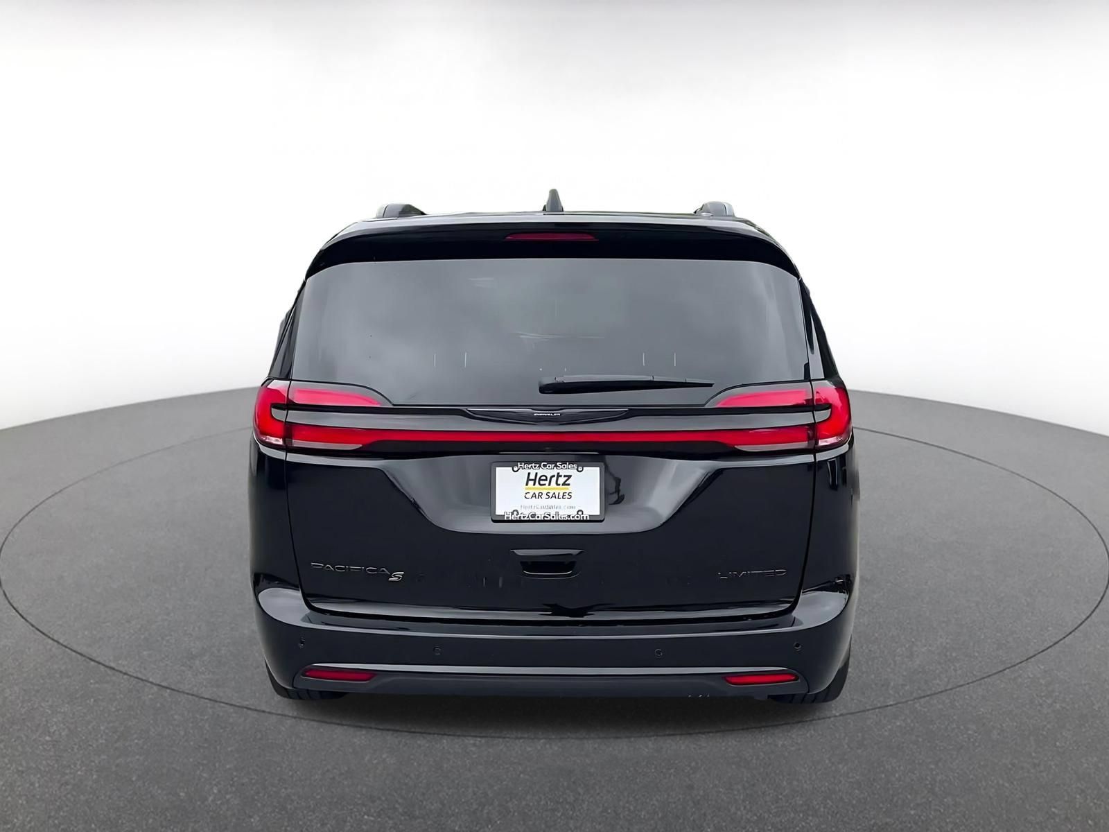 Used 2025 Chrysler Pacifica Limited FWD image 10
