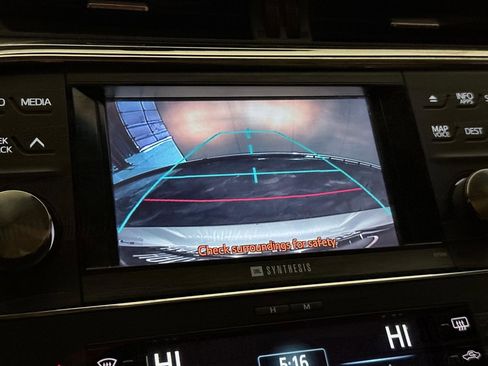 Used 2013 Toyota Avalon Limited w/ Technology Pkg FWD image 32