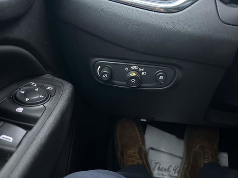 Used 2020 Chevrolet Equinox LT w/ Driver Convenience Package image 25