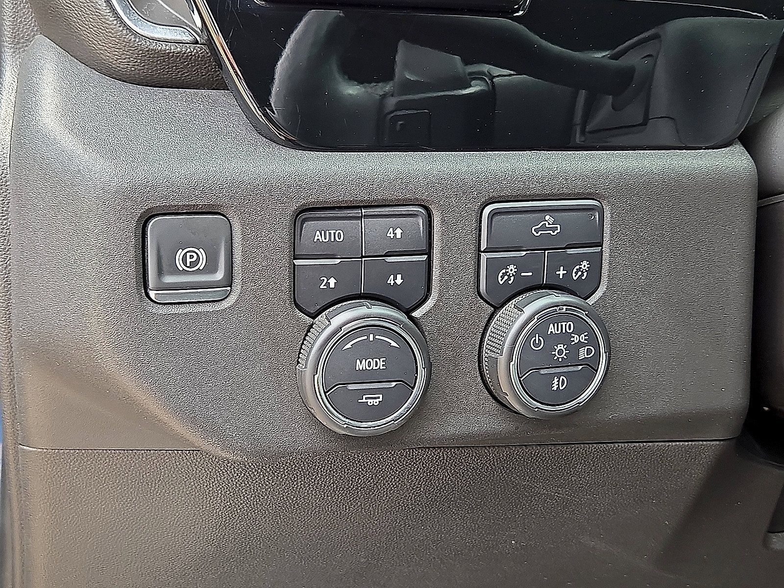 Used 2024 Chevrolet Silverado 1500 LT Trail Boss w/ Convenience Package II AWD/4WD image 27