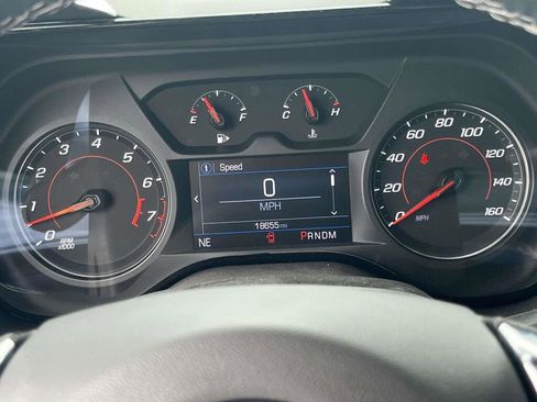 Used 2023 Chevrolet Camaro LT RWD image 3