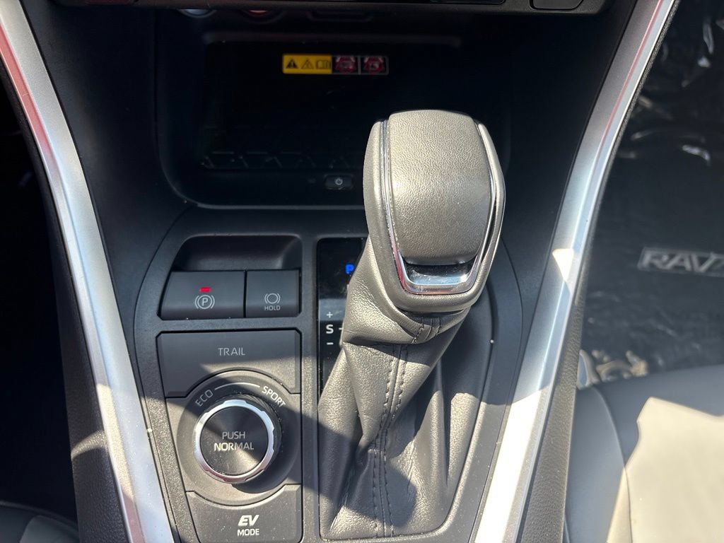 Used 2022 Toyota RAV4 XLE Premium AWD/4WD image 24
