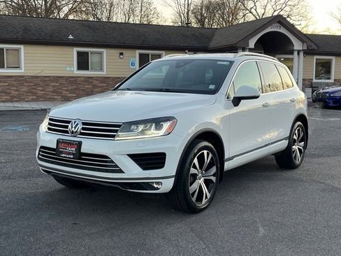 Used 2017 Volkswagen Touareg V6 image 1