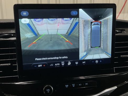 Used 2023 Ford Transit 350 XLT image 18