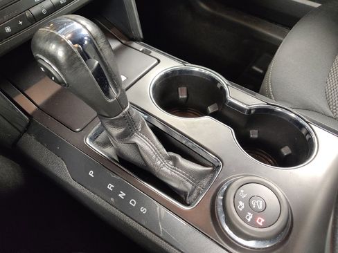 Used 2019 Ford Explorer XLT image 26