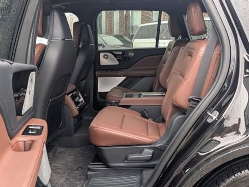 Used 2025 Lincoln Aviator Reserve w/ Equipment Group 201A AWD/4WD image 6