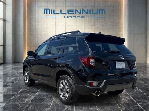 Used 2023 Honda Passport TrailSport image 2