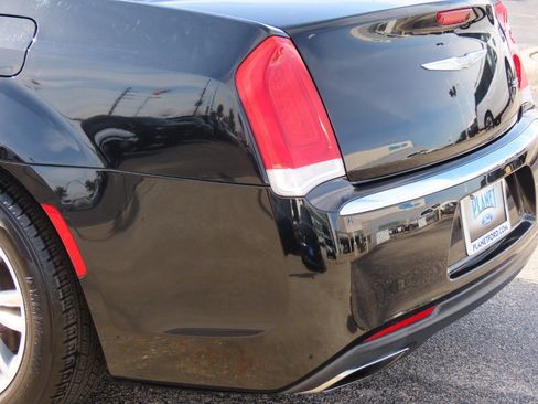 Used 2017 Chrysler 300 Limited w/ Value Package image 15