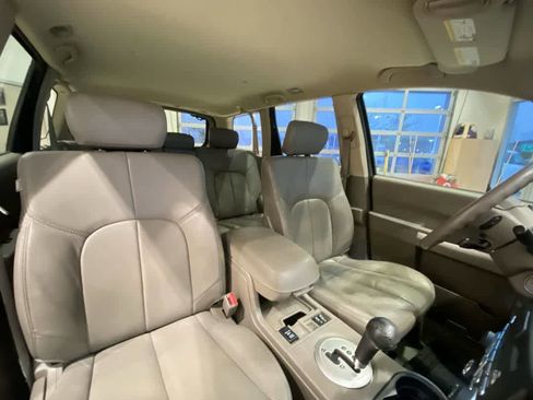 Used 2007 Mitsubishi Endeavor SE image 25