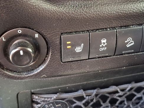 Used 2017 Jeep Wrangler Unlimited Sahara w/ Quick Order Package 24E Chief AWD/4WD image 23