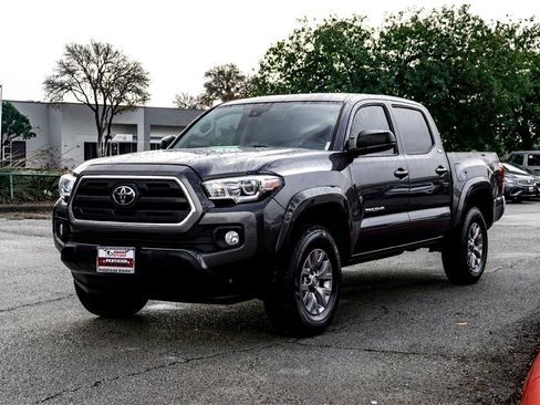 Used 2018 Toyota Tacoma SR5 image 9