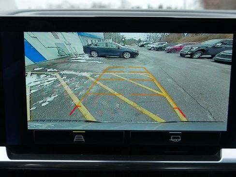 Used 2025 Chevrolet Silverado 1500 LT image 18