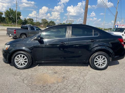 Used 2019 Chevrolet Sonic LT image 2