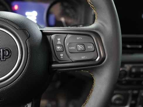 Used 2024 Jeep Wrangler Unlimited AWD/4WD image 29