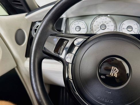 Used 2018 Rolls-Royce Dawn RWD image 23