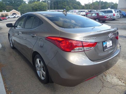 Used 2013 Hyundai Elantra GLS w/ Preferred Pkg FWD image 8