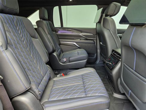 New 2026 Cadillac Escalade IQ Sport 1 w/ LPO, ONYX Package AWD/4WD image 31