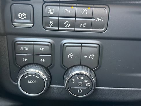 New 2026 Chevrolet Suburban Z71 w/ Comfort Package image 20