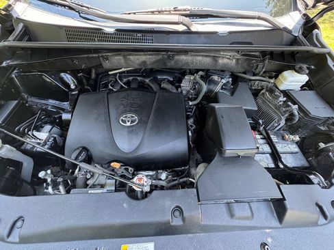 Used 2019 Toyota Highlander LE AWD/4WD image 24