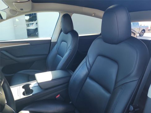 Used 2022 Tesla Model Y Performance image 14