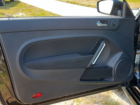 Used 2018 Volkswagen Beetle 2.0T S w/ Style & Comfort Package For S image 13