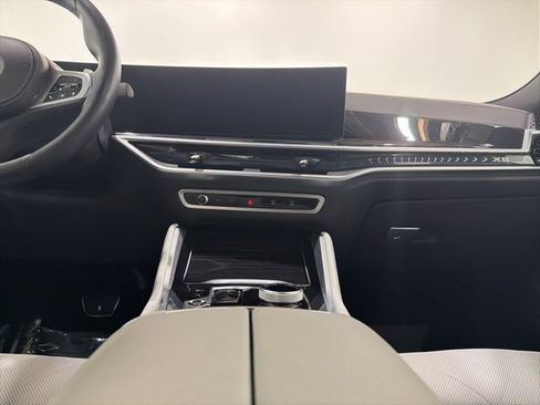 Certified 2024 BMW X6 xDrive40i w/ Executive Package image 35