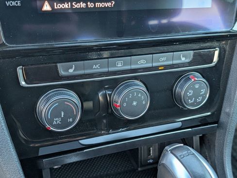 Used 2018 Volkswagen GTI SE image 24