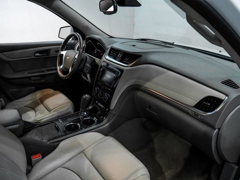 Used 2017 Chevrolet Traverse Premier FWD image 19