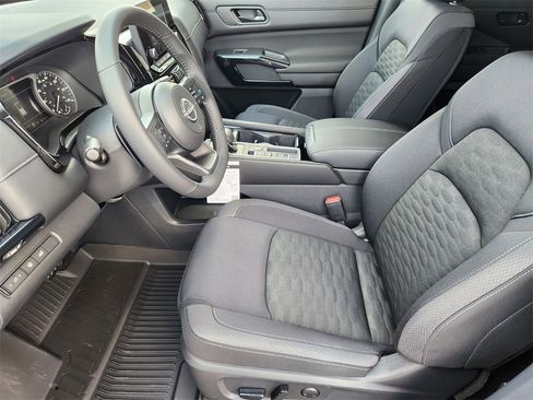 New 2025 Nissan Pathfinder SV image 8