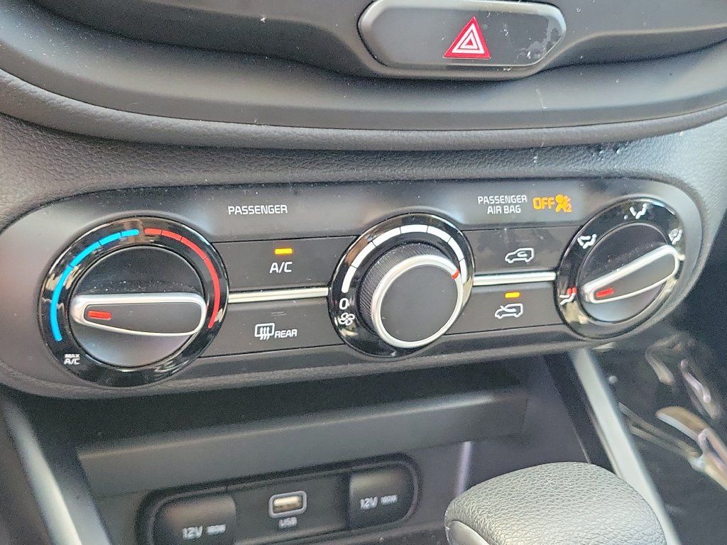 Used 2025 Kia Soul LX w/ LX Technology Package FWD image 28