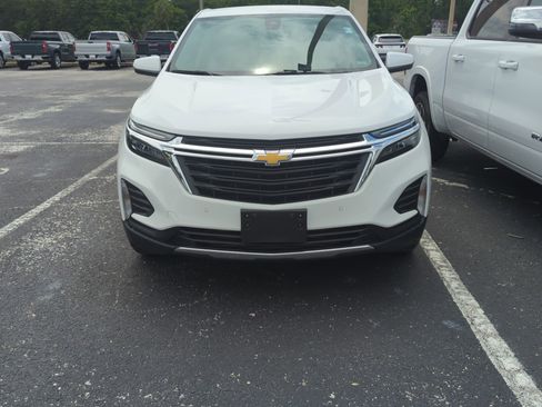 Used 2024 Chevrolet Equinox LT FWD image 2