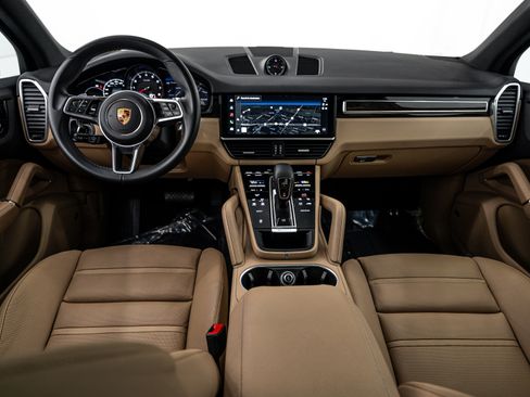 Certified 2023 Porsche Cayenne Platinum Edition AWD/4WD image 23