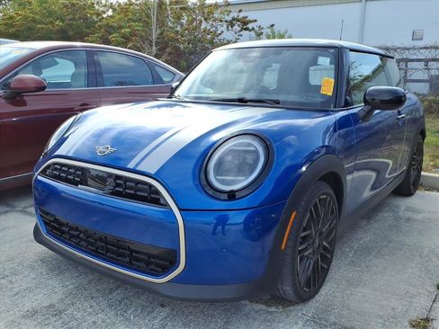 Used 2025 MINI Cooper 2-Door Hardtop image 3