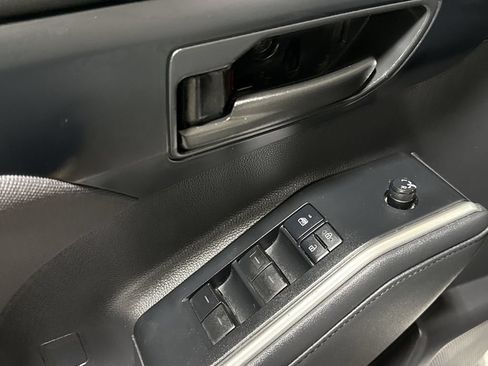 Used 2021 Toyota Highlander LE FWD image 20