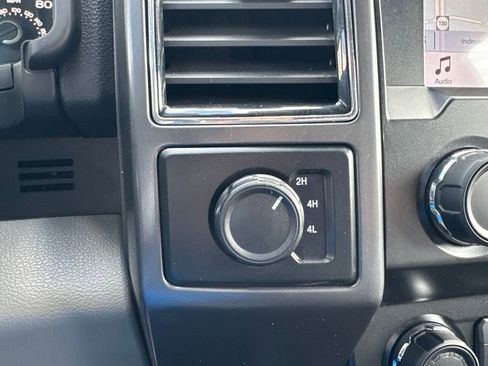 Used 2019 Ford F150 XLT w/ Equipment Group 302A Luxury AWD/4WD image 28