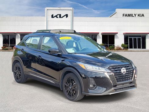 Used 2023 Nissan Kicks SR w/ SR Premium Package FWD image 1