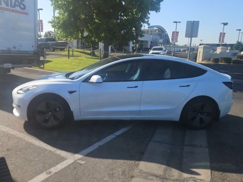 Used 2023 Tesla Model 3 Standard Range image 5