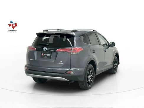 Used 2017 Toyota RAV4 SE image 5