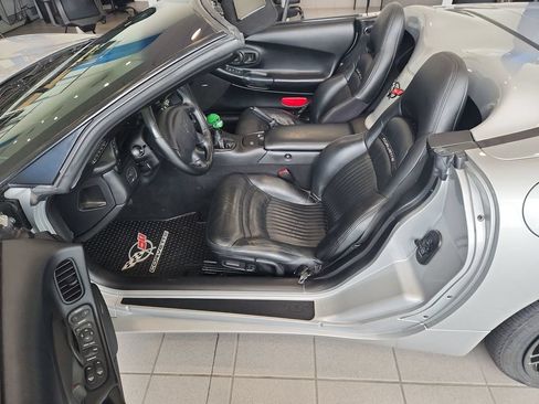 Used 2000 Chevrolet Corvette Convertible w/ Memory Pkg RWD image 21