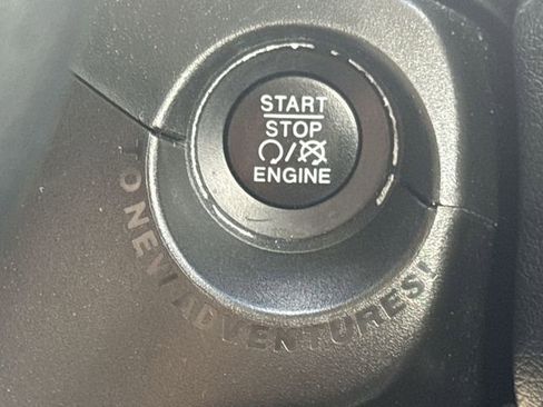 Used 2020 Jeep Renegade Altitude FWD image 18