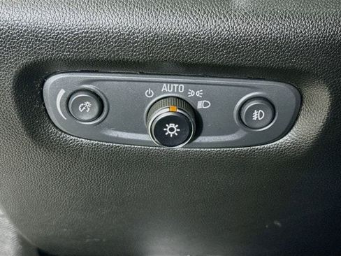 Used 2019 Chevrolet Traverse LT FWD image 11