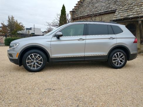 Used 2020 Volkswagen Tiguan SE image 8