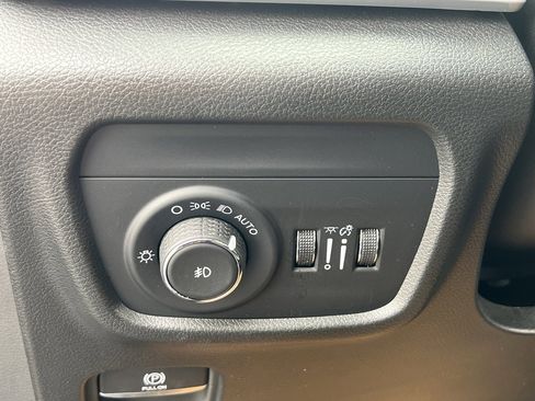 Used 2024 Jeep Grand Cherokee Limited w/ Luxury Tech Group II image 15