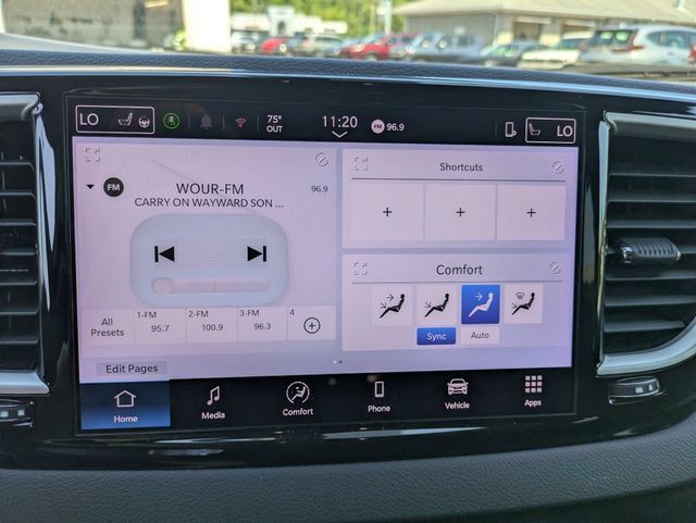 Used 2025 Chrysler Pacifica Select FWD image 12
