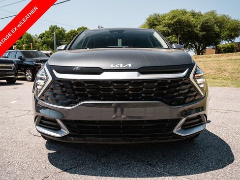 Used 2024 Kia Sportage EX FWD image 2