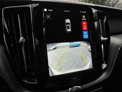 Certified 2025 Volvo XC60 B5 Core w/ Protection Package Premier image 32