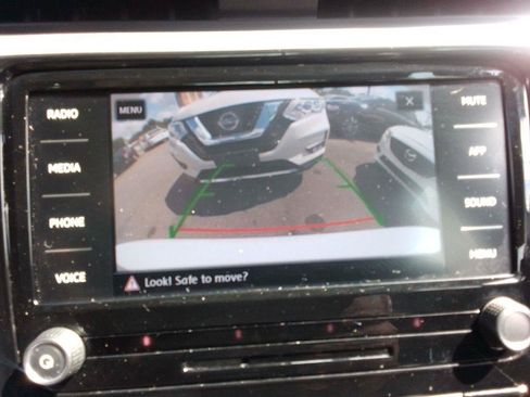 Used 2021 Volkswagen Passat 2.0T SE FWD image 11