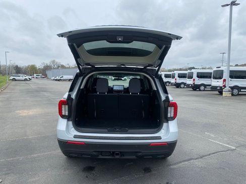 New 2026 Ford Explorer Active RWD image 9